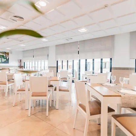 Loar Aparthotel 3*